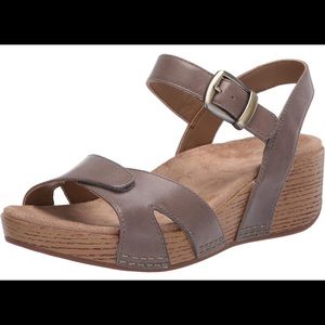 ✨NWOB✨ Dansko Laurie Wedge Sandals